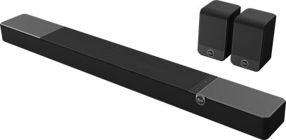 Černý soundbar Klipsch Flexus Core 200 se dvěma kompaktními odpovídajícími surround reproduktory Surr 100