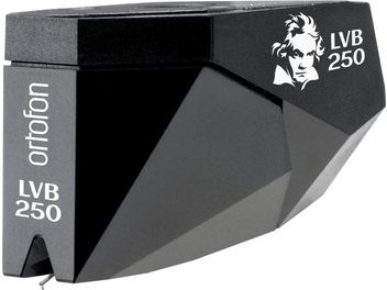 Testina per giradischi hi-fi Ortofon 2M BLACK LVB 250, vista a tre quarti, corpo nero angolare, testo e illustrazione bianchi