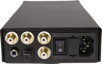 Lehmann Audio Linear D MKII hovedtelefon-forforstærker, sort bagsidevisning med forgyldte RCA-stik og IEC-strømindgang