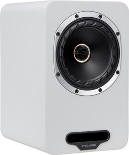 Fyne Audio Cubitt 5 luidspreker in glanzend wit, driekwartaanzicht met zwarte coaxiale luidspreker en basreflexpoort aan de voorkant