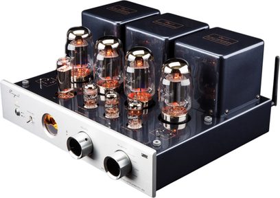 Amplificatore integrato stereo a valvole Cayin MT50 Plus KT88 argento in metallo, frontale in alluminio spazzolato con due grandi manopole rotanti e oblò con vu-meter arancione, otto valvole in vetro incandescente su base laccata blu notte e tre trasformatori cubici sul retro, vista di tre quarti anteriore