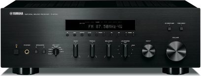 Yamaha R-S700 sort hi-fi stereforstærker, set forfra, sort front med LCD-skærm, knapper og stik, to volumenkontrolknapper