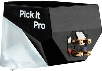 Pick It Pro gramofonová kazeta pro hi-fi přehrávače, pohled z úhlu, černé tělo, pozlacené konektory, stříbrná základna, viditelný bílý text