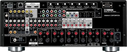 Yamaha RX-V3067 sort hjemmebiografsforstærker, frontpanel, mange lyd/video-stik, knapper og drejeknapper til justering