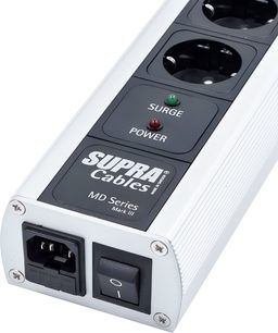 Listwa przeciwprzepięciowa Supra Cables MD Series srebrna z gniazdami Schuko w kolorze czarnym, wyłącznikiem i diodami LED Surge oraz Power
