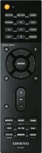 Sort Onkyo RC-956R fjernbetjening med knapper til at styre en DVD/Blu-ray-afspiller, tuner og andre lyd/video-funktioner