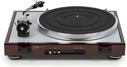 Gramofon Thorens TD 403 v lesklé ořechové úpravě, raménko, přenoska, matně černý talíř, tlačítka a konektory na zadní straně