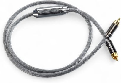 Siltech Explorer 180i RCA garso kabelis, pilkas pintas apvalkalas, juodos ir auksinės metalinės vyriškos fišos, cilindrinis korpusas