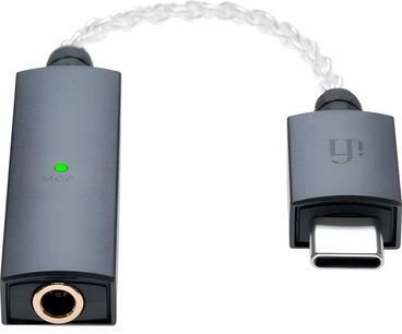 USB-C til 3,5 mm jackstik lydkonverter fra iFi GO Link, sort, set forfra og bagfra med synlige stik