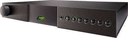 Naim Audio NAIT XS2 stereo hi-fi forstærker, frontpanel, mat sort kabinet, knapper og stik i børstet aluminium, grøn LED