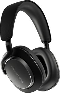 Schwarzer Bowers & Wilkins Over‑Ear‑Kopfhörer, geschlossene Ohrmuscheln aus mattem Kunststoff mit strukturierten Rändern, gepolsterter, mit Stoff bezogener Kopfbügel, Dreiviertelansicht
