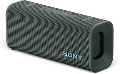 Přenosný Bluetooth reproduktor Sony ULT Field 3 v šedé barvě s tkaným povrchem, protáhlý obdélníkový tvar se zaoblenými rohy, s duhovým logem Sony na přední straně, bočním pasivním chladičem a ovládacím panelem s tlačítky na horní části, pohled z pravého předního tříčtvrtečního úhlu