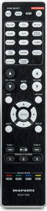 Marantz RC017SR fjernbetjening i sort med grå og hvide knapper, set forfra