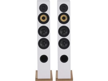 Davis Acoustics Courbet nr. 5 gulvhøyttalere i matt hvit med 4 sirkulære høyttalere i svart og gull på rektangulære tresokler