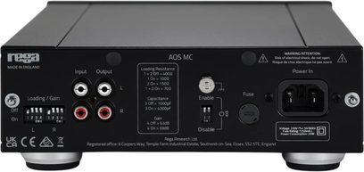 Фоно предусилвател Rega Aos MC черен, заден изглед с RCA входове и изходи, настройки на усилването и захранващ конектор