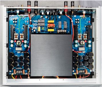 Nuprime Evolution STA sølvforstærker, indvendigt syn af elektroniske komponenter og blå printplader