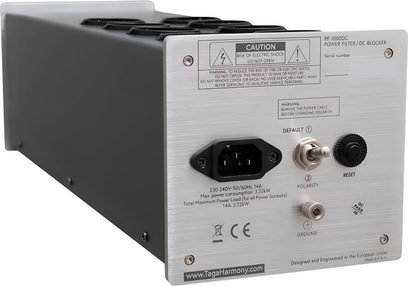 Taga Harmony PF-1000DC sølvfarvet multistik-parasurgeskinne, bagside med aluminiumsplade, IEC-stik, afbryder og jordklemme
