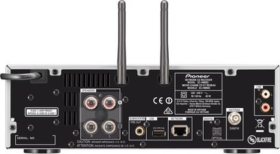 Pioneer X-HM86D sort hi-fi-minianlæg, bagside, audio/video-tilslutninger, Wi-Fi-antenner, netværksstik og højttalertilslutninger