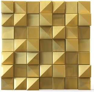 Difuzor acustic Artnovion ALPS W auriu cu piramide aurii strălucitoare dispuse în mod regulat, vedere de aproape