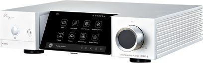 Cayin iDAP-8 netwerk-audiospeler in zilverkleurig geborsteld aluminium, driekwart vooraanzicht rechts, met groot centraal zwart touchscreen, ronde draaiknop rechts, gelabelde linker voorzijde en geribbelde rechterzijkant