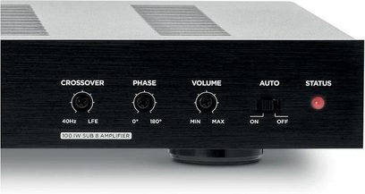 Focal 100 IWSUB8 Siyah Amplifikatör, kontrol panelinin yakın çekim ön görünümü, düğmeler ve göstergelerle