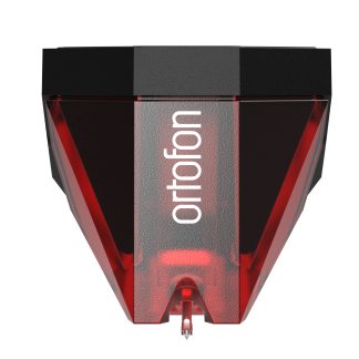 Cellule phono en plastique rouge translucide et noir, vue de face, logo ortofon, pointe du stylet visible en bas