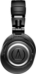 Bezdrátová hi-fi sluchátka Bluetooth ATH-M50xBT2, pohled zepředu, kulatý černý náušník s stříbrným lemováním, centrální trojúhelníkové logo
