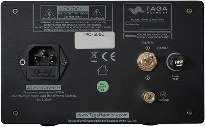 Strømfilter Taga Harmony PC-5000 i sort metal, bagsidevisning, IEC-indgang, polaritetshåndtag, sikring og jordklemme
