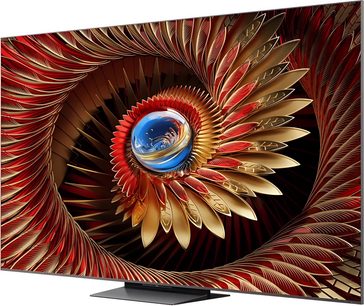 Televizor TCL 65C8K v černé barvě s ultra tenkým kovovým rámem a obdélníkovým obrazovkou bez okrajů, umístěný na ploché centrální noze, pohled z levého předního tříčtvrtečního úhlu