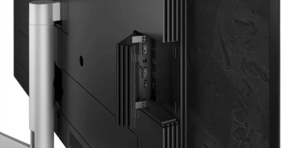 Телевізор Loewe Stellar 42 DR+ чорного кольору, вигляд ззаду зблизька з бічними роз’ємами та сріблястою підставкою