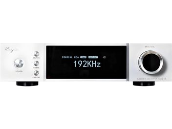 Cayin iDAC-8 audio-omzetter in zilverkleurig geborsteld aluminium, vooraanzicht, met een groot centraal zwart digitaal scherm dat 192 kHz weergeeft, drie verticale knoppen aan de linkerkant en een grote ronde volumeknop aan de rechterkant