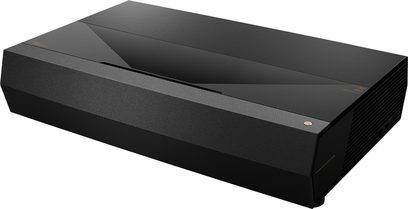 Videoproiector Optoma UHZ65UST negru mat rectangular, față frontală cu grilă, partea superioară cu butoane și logo, vedere în trei sferturi