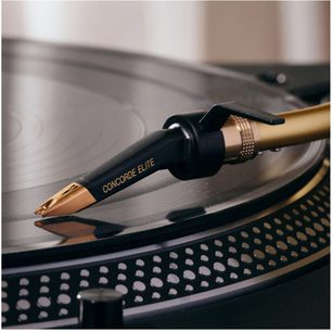 Ortofon Concorde MKII Elite sort og gylden cellule på pladespiller, tæt sidelæns billede