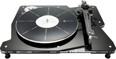 Giradischi hi-fi Vertere Acoustics Pack Raw DGX nero visto dall’alto leggermente di lato, telaio in acrilico nero lucido montato su piedini cilindrici, piatto circolare nero con indicatori bianchi bordato in metallo e braccio di lettura metallico