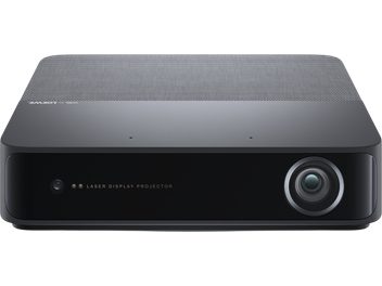 Videoproiector Loewe We. BEAM negru, vedere frontală, carcasă compactă cu colțuri rotunjite și obiectiv mare în dreapta
