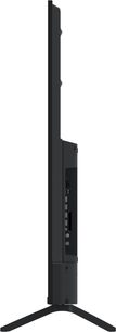 Televizor Panasonic TV-65W90AEG s vysokým rozlišením, boční pohled, černá obrazovka, stojan ve tvaru V, viditelné připojovací porty