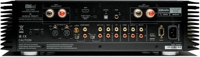 Musical Fidelity M6xi sort integreret stereoforstærker, set bagfra med højttalerterminaler og digitale audiotilslutninger