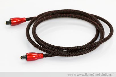 Audioquest Cinnamon digitalt optisk kabel, røde stik, sort og rød flettet kappe, set ovenfra, lige