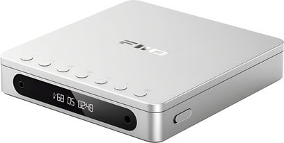FiiO DM13 BT hopeinen alumiininen high-fidelity CD-soitin, etuoikealta katsottuna, kompakti suorakulmainen kotelo pyöristetyillä kulmilla, kiiltävä musta etupaneeli valkoisella digitaalinäytöllä ja kahdella pyöreällä sensorilla, yläosassa kuusi upotettua painiketta