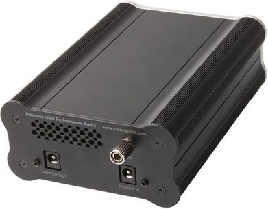 Câble d'alimentation secteur SOTM Audio mBPs-2ds, boîtier noir, deux ports d'alimentation, une prise coaxiale, vue en perspective