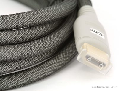 HDMI-kabel Connect Research CR 7102 sort flettede, guldbelagte stik, nærbillede af kabelenden