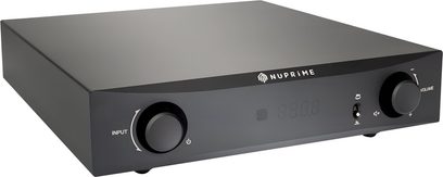 NuPrime IA-9XG sort stereo integreret forstærker, set fra tre kvarter, rent panel med dobbelt drejeknap og centralt display