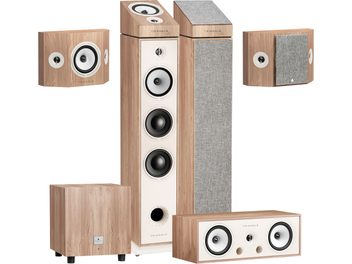 Set van luidsprekers in licht eiken met 2 zuilluidsprekers, 2 wandluidsprekers, 1 subwoofer en 1 rechthoekige centerspeaker