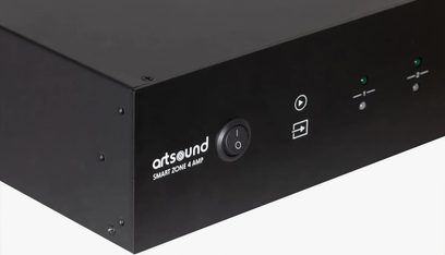 Multiroom eller multi-zoner Smart Zone 4 Amp, set forfra, sort kabinet, tænd/sluk-knap, 3 grønne lysindikatorer