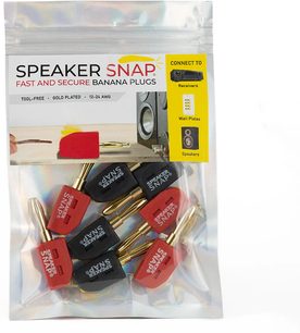 Goldene und rote Bananenstecker-Lautsprecherkabel in transparenter Kunststoffverpackung, Anschlüsse für Lautsprecher und Receiver