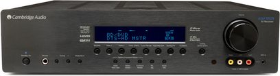 Cambridge Audio Azur 551R V2 sort hjemmebiografsforstærker, set forfra, blå display "BD/DVD DTS-HD MSTR"