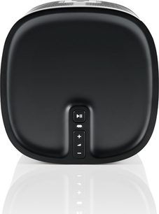Trådløs, tilsluttet Sonos Play 1 højttaler i sort, set forfra, cylindrisk form, sort gitter, knapper på toppen