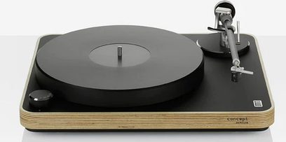 Gramofon ClearAudio Concept Active z ramieniem i wkładką Concept, widok z góry, czarny talerz, jasna drewniana podstawa