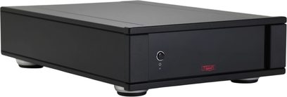 Фоно предусилвател Rega AOs MC черен, правоъгълен hi-fi корпус с бутон за включване на предния панел, изглед от три четвърти