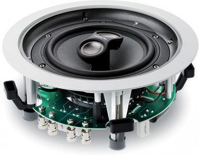 Głośnik instalacyjny Focal IC 706V ST, widok z przodu, okrągły głośnik z centralnie umieszczonym wysokotonowym, biała maskownica, widoczne mocowania